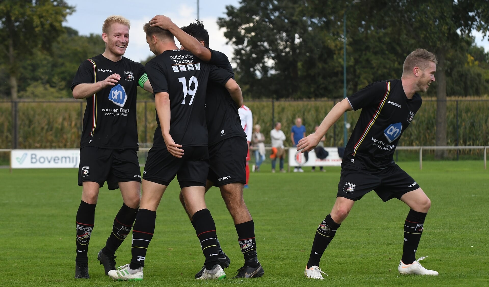 Weekendoverzicht 43 (zondag): Prinses Irene en Rhode winnen derby’s, eerste afgelastingen een feit.