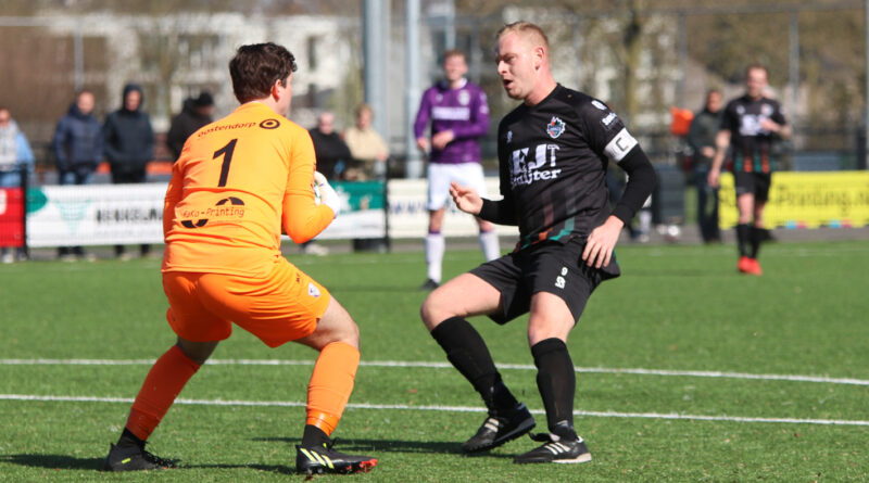 Weekendoverzicht 45: Zinderend spannend in Derde Klasse F, Speler-trainer scoort er vier.